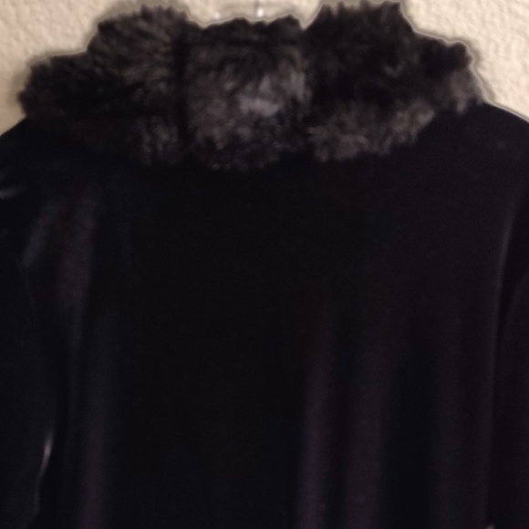 Chic Black Velvet Maxi Coat with Faux Fur Trim HMBC - Picture 7 of 16